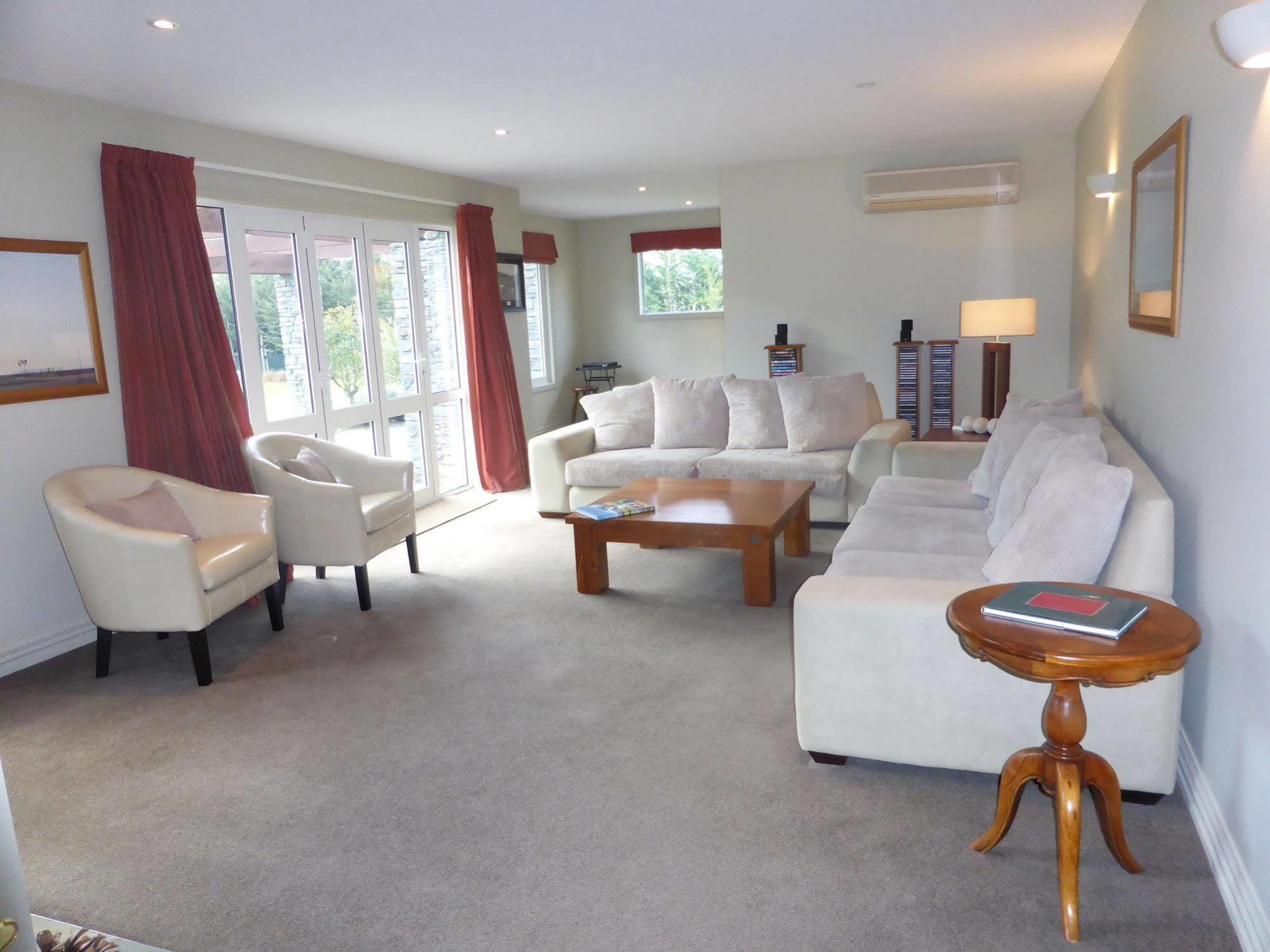 Queenstown Country Lodge Lake Hayes ภายนอก รูปภาพ